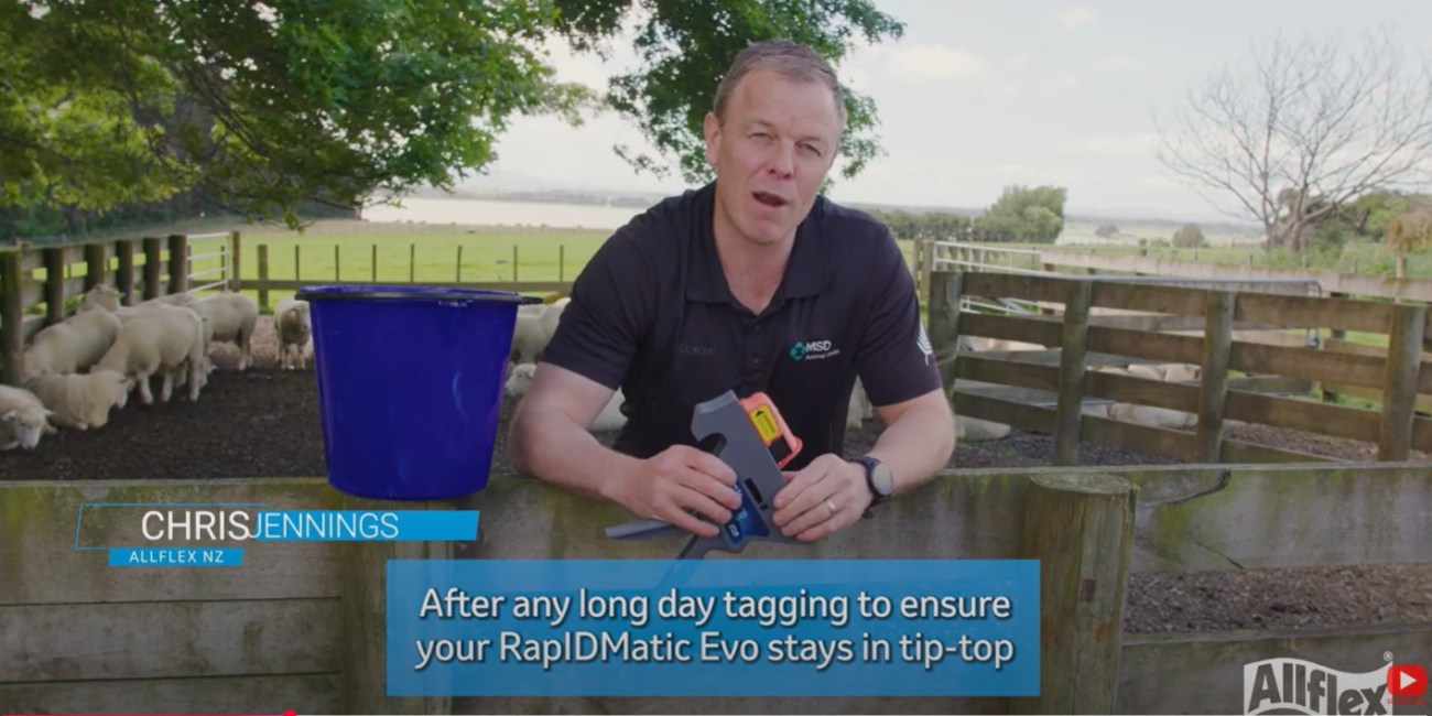 Cleaning the RapIDmatic Evo Applicator